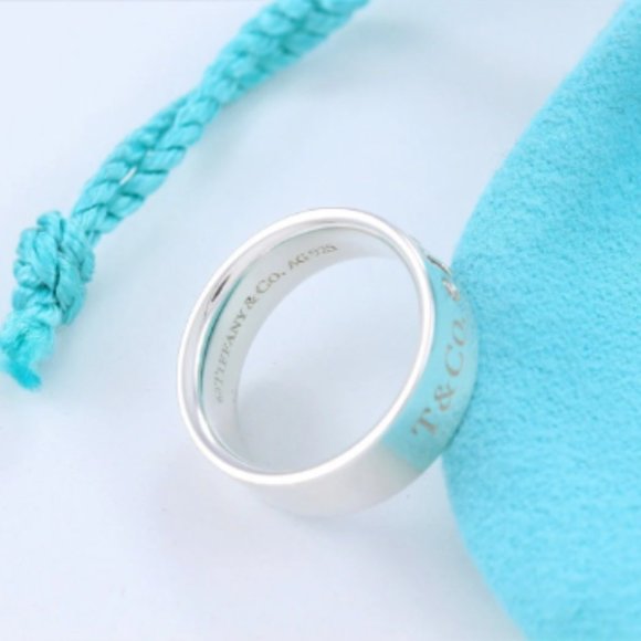 MINT!! Stunning Tiffany & Co. Sterling Silver Diamond Keyhole Ring - Picture 5 of 5